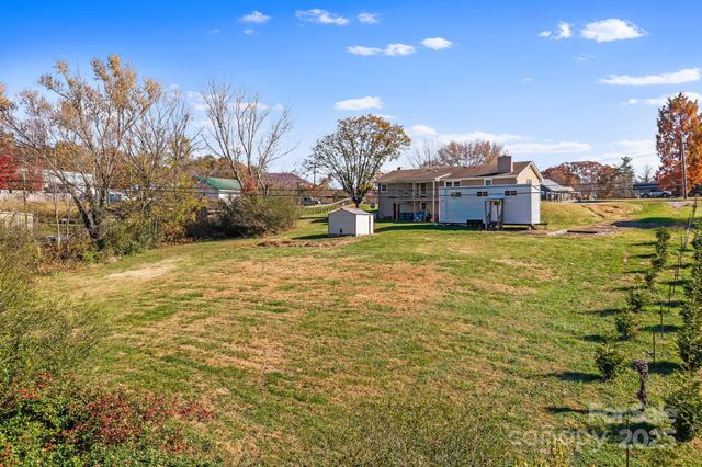 193 Dogwood Road, Candler, NC 28715