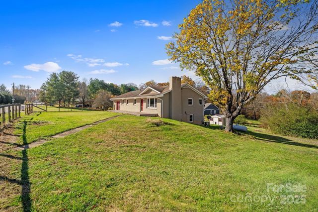 193 Dogwood Road, Candler, NC 28715