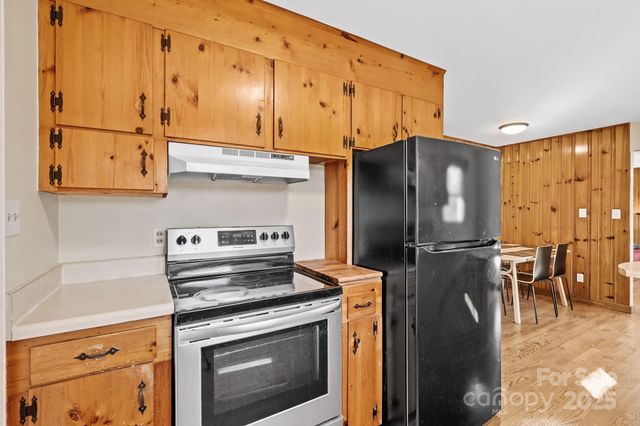 193 Dogwood Road, Candler, NC 28715