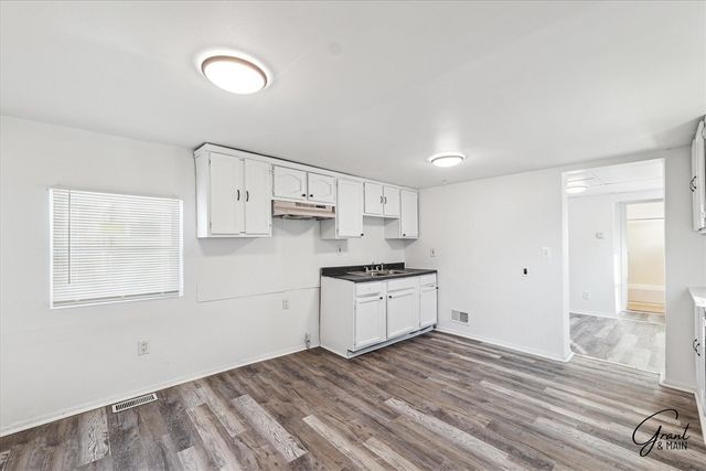 2615 Emmons Avenue, Warren, MI 48091