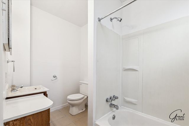 2615 Emmons Avenue, Warren, MI 48091