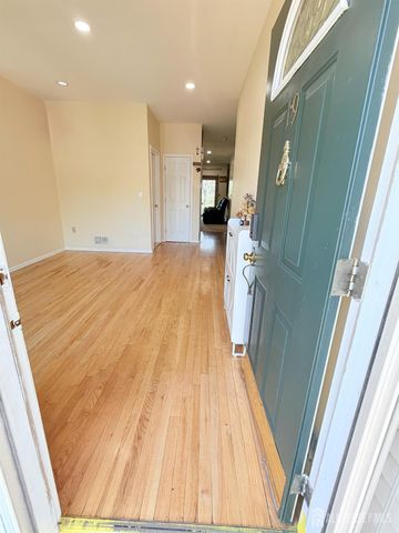19 Gallop Lane, Franklin Twsp, NJ 08873
