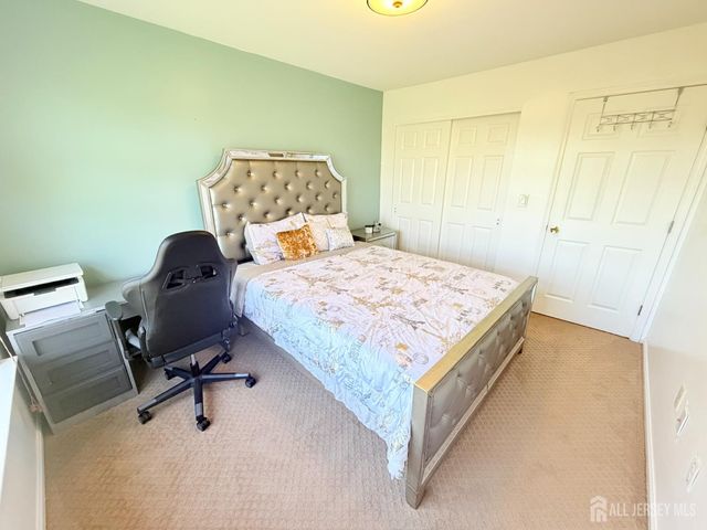 19 Gallop Lane, Franklin Twsp, NJ 08873