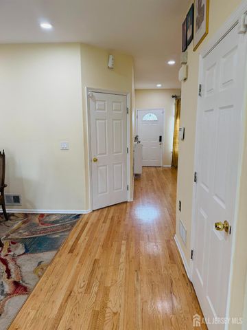 19 Gallop Lane, Franklin Twsp, NJ 08873
