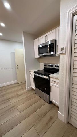 17530 NW 68th Ave C3008, Hialeah, FL 33015