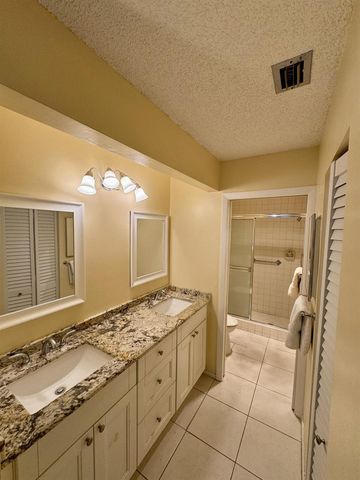 5055 Oakhill Lane 221, Delray Beach, FL 33484
