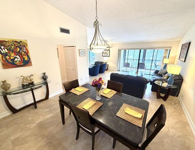 5055 Oakhill Lane 221, Delray Beach, FL 33484