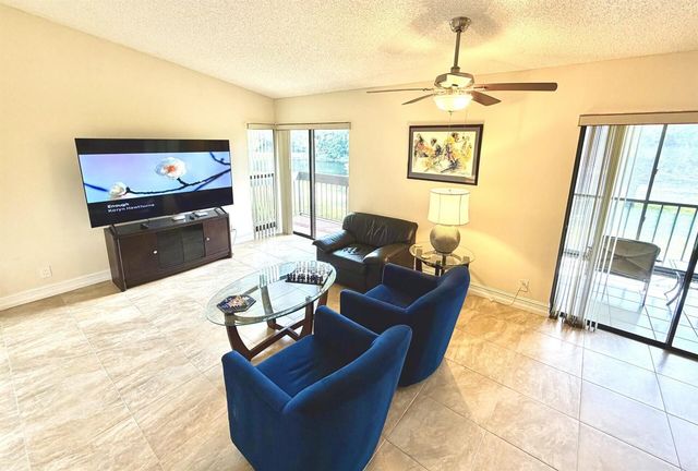 5055 Oakhill Lane 221, Delray Beach, FL 33484