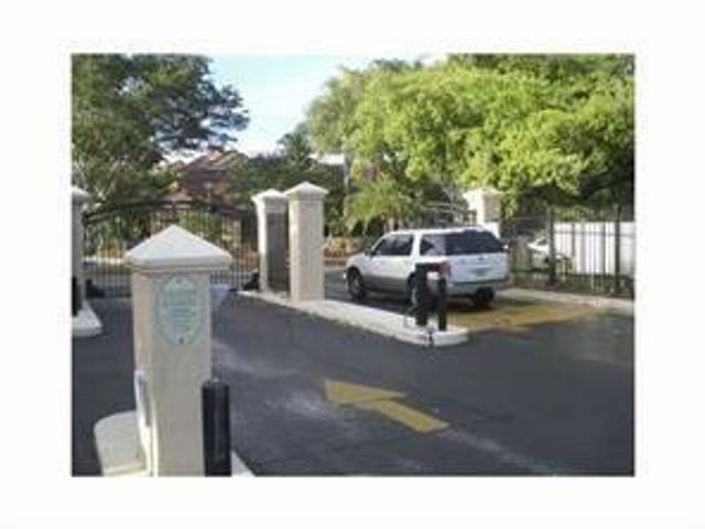 4201 W Mcnab Road 27, Pompano Beach, FL 33069