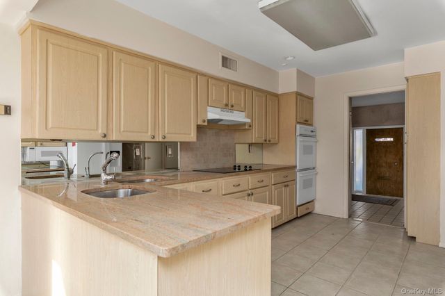 2038 Berfond Court, Merrick, NY 11566