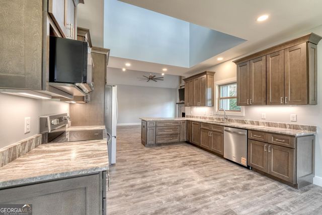 98 Brett Way F, Hiawassee, GA 30546