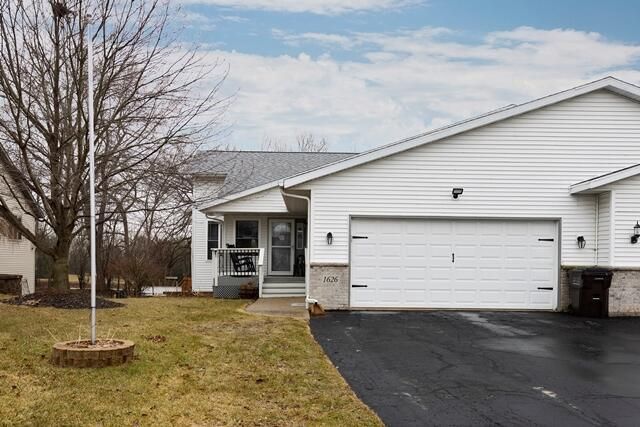 1626 Stacy LANE, Fort Atkinson, WI 53538