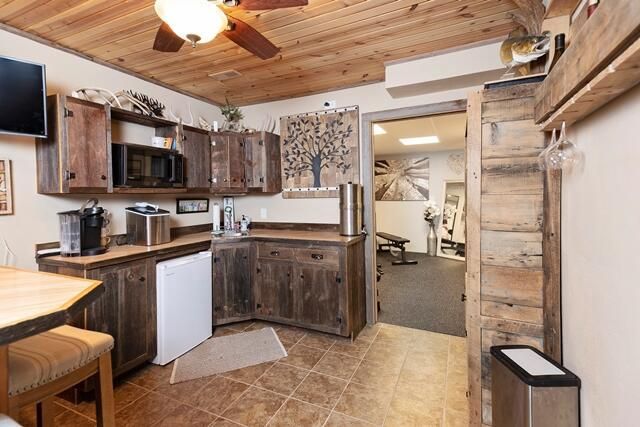 1626 Stacy LANE, Fort Atkinson, WI 53538