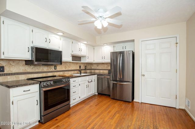 11511 Carriage Rest Ct, Louisville, KY 40243