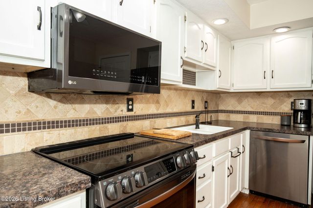 11511 Carriage Rest Ct, Louisville, KY 40243