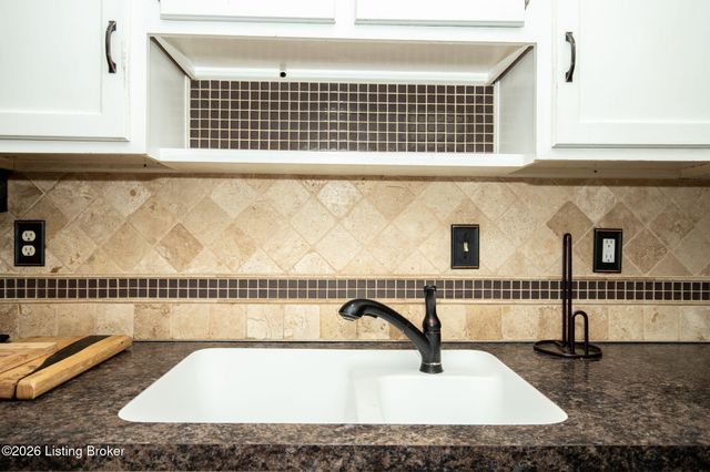 11511 Carriage Rest Ct, Louisville, KY 40243