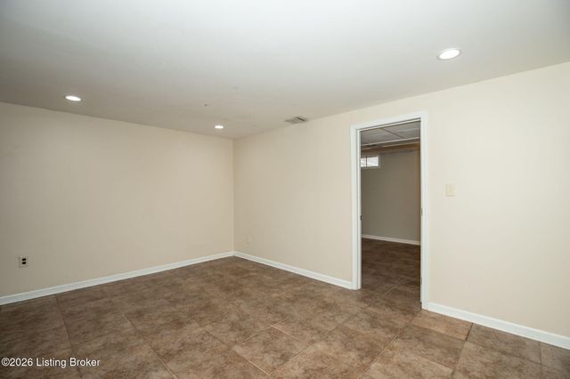 11511 Carriage Rest Ct, Louisville, KY 40243
