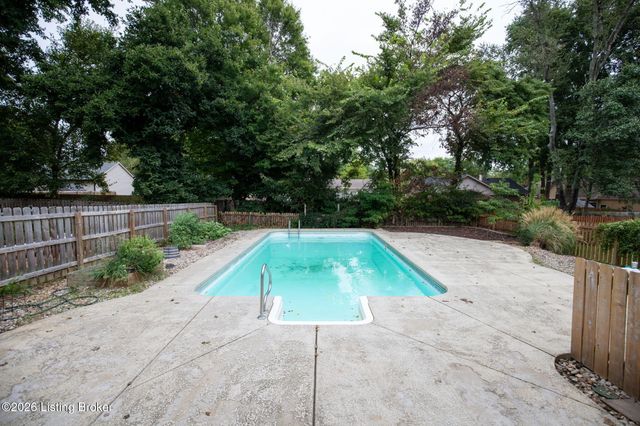 11511 Carriage Rest Ct, Louisville, KY 40243