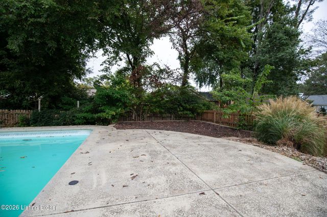 11511 Carriage Rest Ct, Louisville, KY 40243