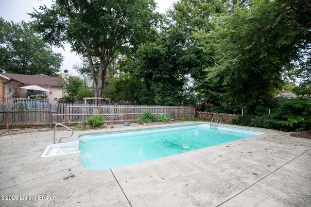 11511 Carriage Rest Ct, Louisville, KY 40243