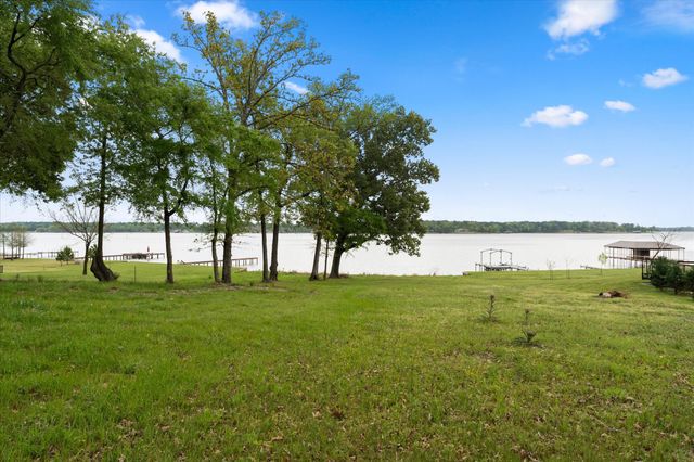 355 Waters Edge Lane, Scroggins, TX 75480