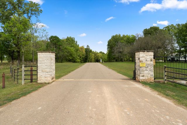 355 Waters Edge Lane, Scroggins, TX 75480