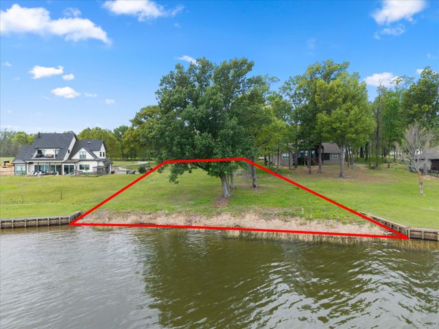 355 Waters Edge Lane, Scroggins, TX 75480