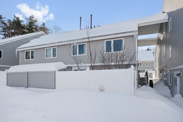 25 Meadow Pond Dr J, Leominster, MA 01453