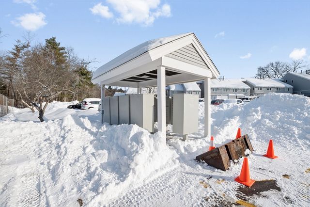 25 Meadow Pond Dr J, Leominster, MA 01453