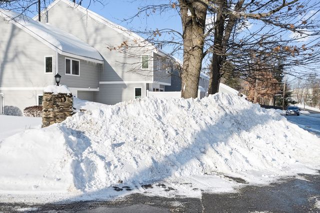 25 Meadow Pond Dr J, Leominster, MA 01453