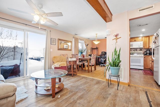 25 Meadow Pond Dr J, Leominster, MA 01453