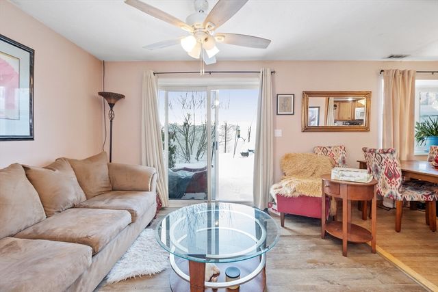 25 Meadow Pond Dr J, Leominster, MA 01453