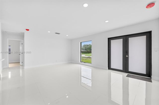 949 SE 5th Street, Deerfield Beach, FL 33441