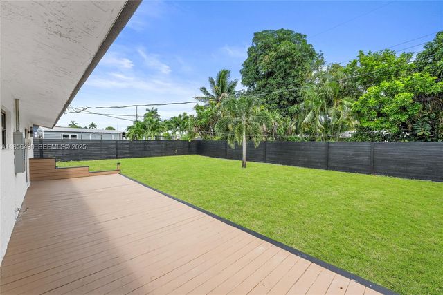 949 SE 5th Street, Deerfield Beach, FL 33441