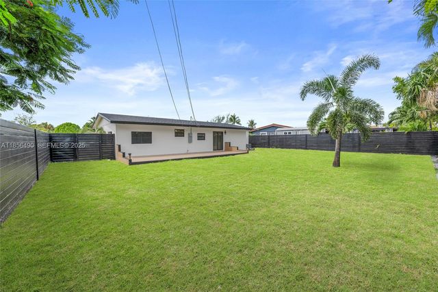949 SE 5th Street, Deerfield Beach, FL 33441
