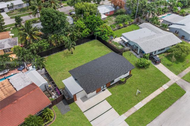 949 SE 5th Street, Deerfield Beach, FL 33441
