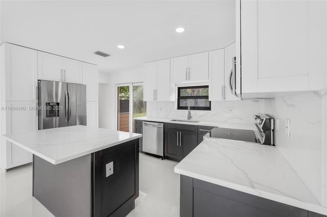 949 SE 5th Street, Deerfield Beach, FL 33441