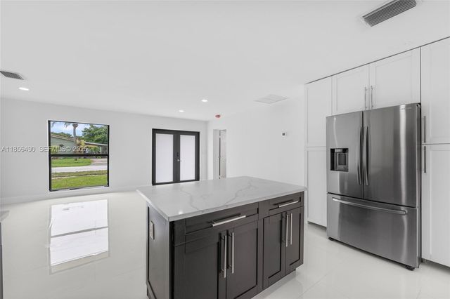 949 SE 5th Street, Deerfield Beach, FL 33441