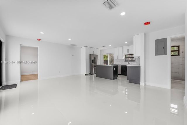 949 SE 5th Street, Deerfield Beach, FL 33441