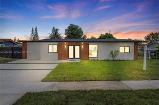 949 SE 5th Street, Deerfield Beach, FL 33441