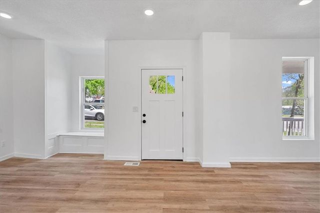 125 S Cambell Street, Pleasant Hill, MO 64080