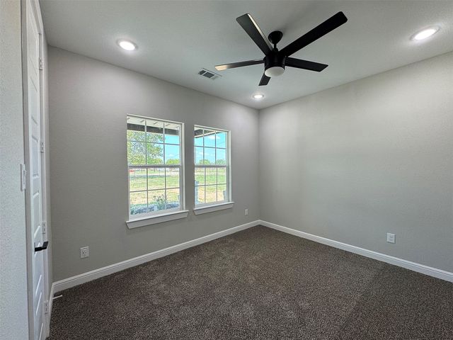 592 VZ CR 2430, Mabank, TX 75147
