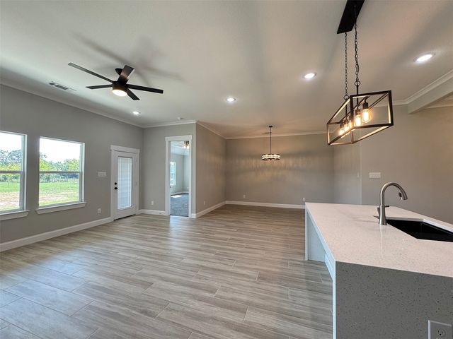 592 VZ CR 2430, Mabank, TX 75147