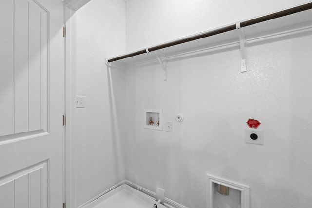 2208B Cornfield DR, Pflugerville, TX 78660