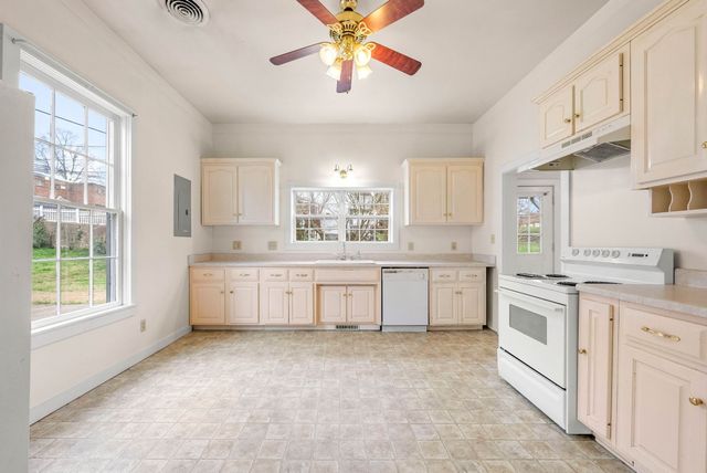 407 S 2nd St, Clarksville, TN 37040