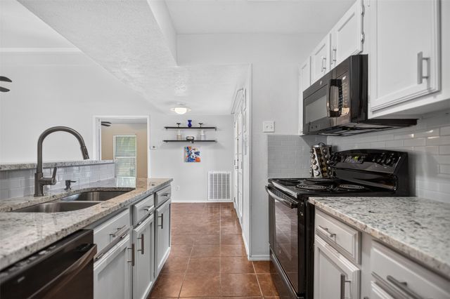 303 Liberty Place, Grand Prairie, TX 75052