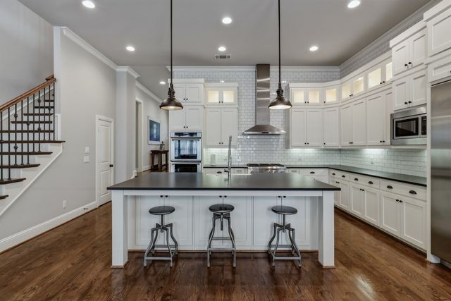 6910 Coronado Avenue, Dallas, TX 75214