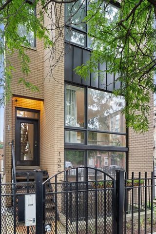 1355 W Erie Street 1, Chicago, IL 60622