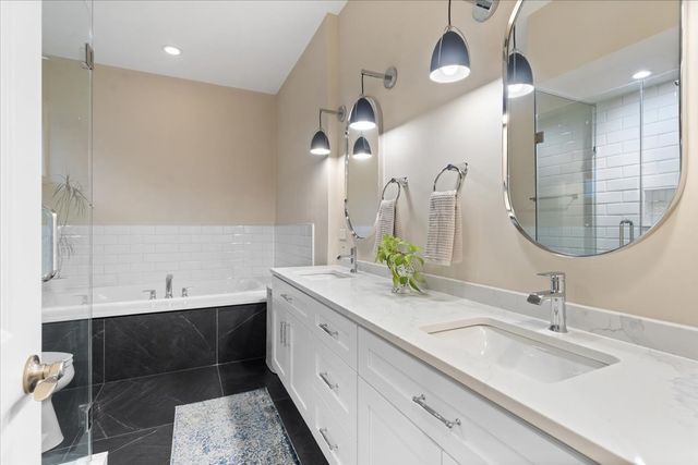 1355 W Erie Street 1, Chicago, IL 60622