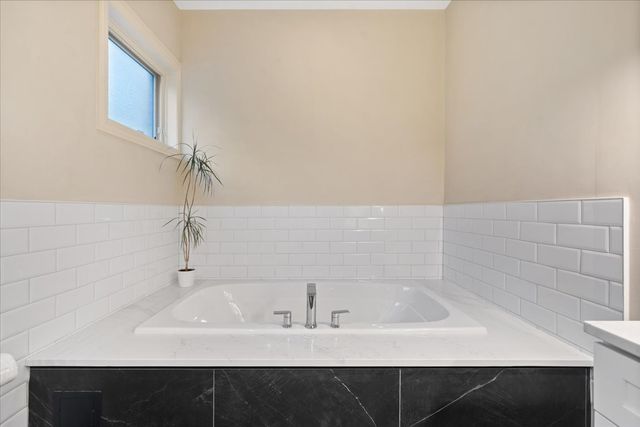 1355 W Erie Street 1, Chicago, IL 60622